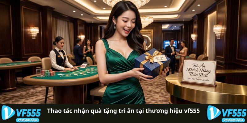 Thao tác nhận quà tặng tri ân tại thương hiệu VF555